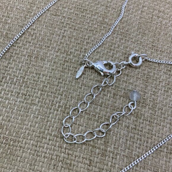 AVON NRT Envy Me Green Crystal Pendant Silver Tone Necklace - Picture 7 of 9